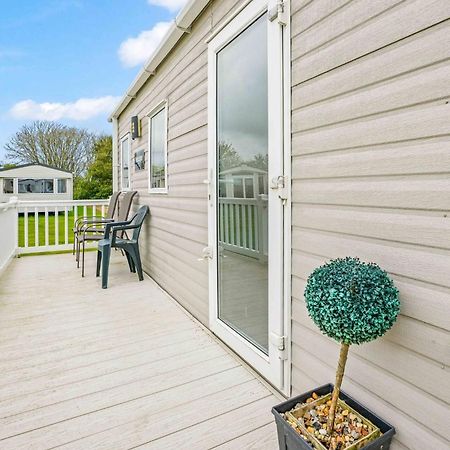 Sunscape Lodge Corton  Exterior photo